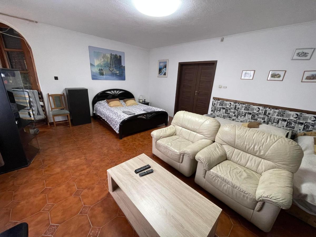 Tulipan Vendeghaz Hotel Miskolc Buitenkant foto