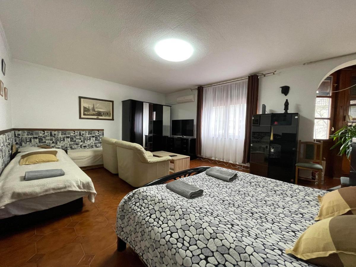 Tulipan Vendeghaz Hotel Miskolc Buitenkant foto