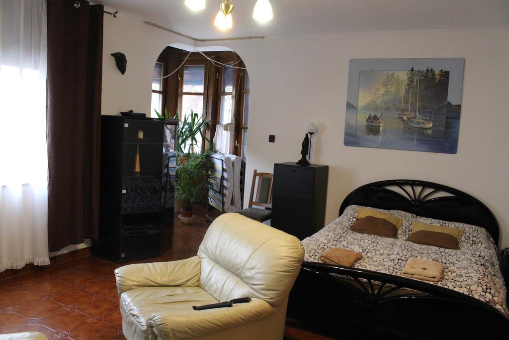 Tulipan Vendeghaz Hotel Miskolc Buitenkant foto