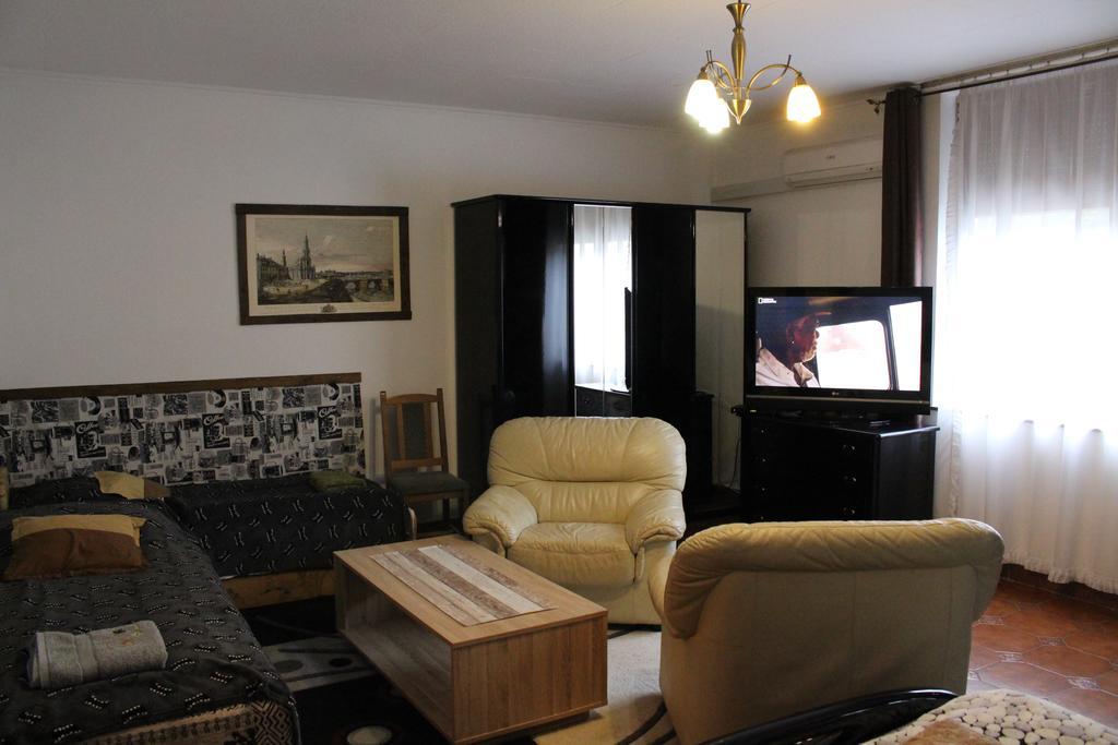 Tulipan Vendeghaz Hotel Miskolc Buitenkant foto